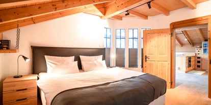 Hotels und Ferienwohnungen im Oberallgäu - Ausstattung: WLAN inklusive - Alpenhaus Oberstdorf - Schlafzimmerzimmer App. 402 | weitBLICK - ALPENHAUS Oberstdorf