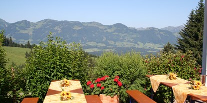 Hotels und Ferienwohnungen im Oberallgäu - Wetter: bei jedem Wetter - Bayern - Wildkräuter-Kässpatzen Essen im Berghotel Sonnenklause - Wildkräuter-Kässpatzen Essen im Berghotel Sonnenklause