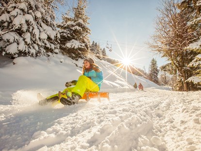 Hotels und Ferienwohnungen im Oberallgäu - Wetter: bei schönem Wetter - Oberallgäu - Alpsee Bergwelt mit Alpsee Coaster im Winter - Alpsee Bergwelt mit Alpsee Coaster im Winter