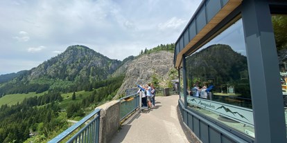 Hotels und Ferienwohnungen im Oberallgäu - Parken & Anreise: Anreise mit ÖPNV möglich - Bayern - Kanzel Kiosk und Aussichtspunkt am Jochpass Oberjoch - Kanzel Kiosk und Aussichtspunkt am Jochpass Oberjoch