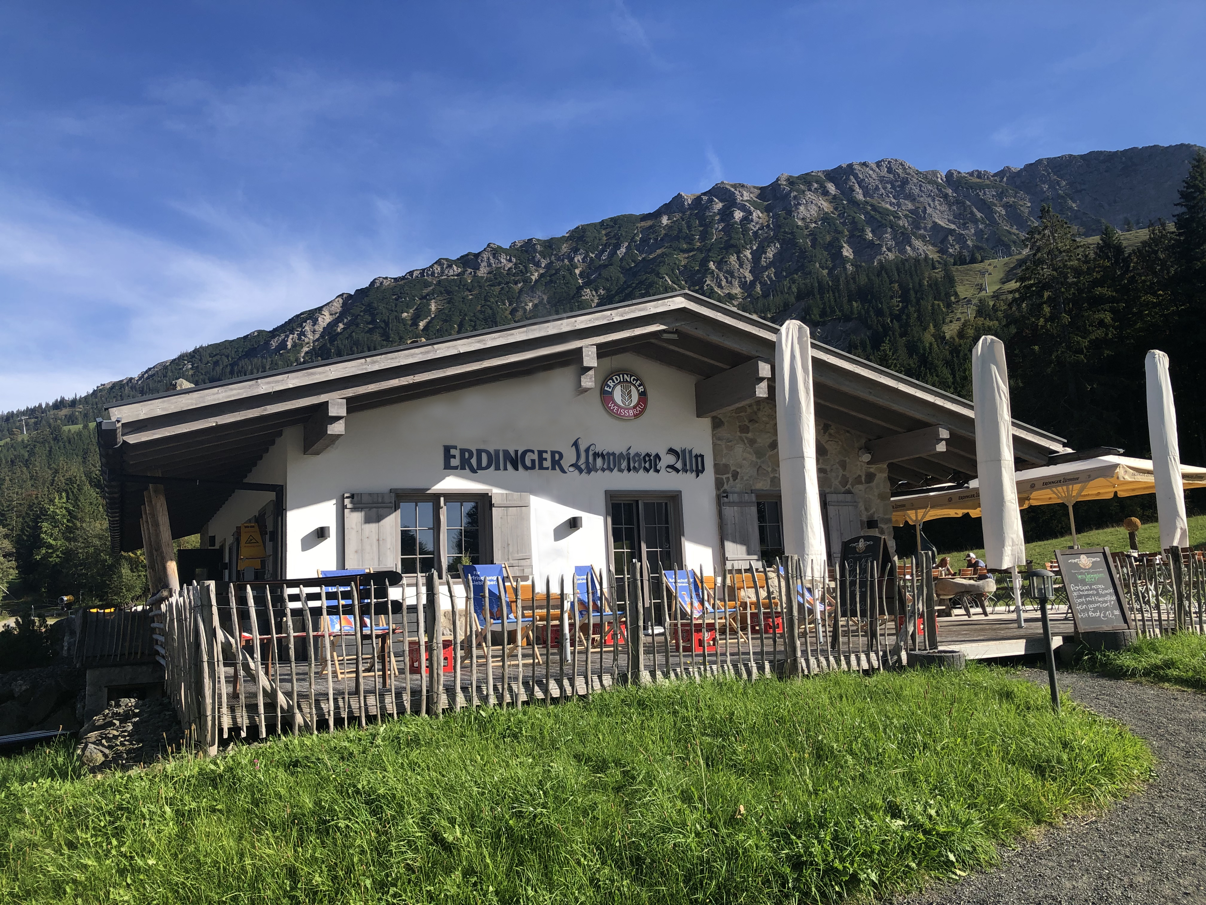 Restaurantführer für das Oberallgäu: Erdinger Urweisse Alp an der Wiedhagbahn in Oberjoch - Erdinger Urweisse Alp an der Wiedhagbahn in Oberjoch