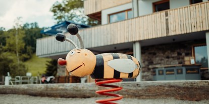 Hotels und Ferienwohnungen im Oberallgäu - Kinder & Familie: Kinder sind willkommen - Bayern - Der Bienenkorb - Schauimkerei mit Bienenerlebnispfad - Der Bienenkorb - Schauimkerei, Bienenerlebnispfad mit Führungen