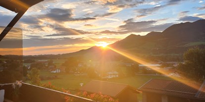 Hotels und Ferienwohnungen im Oberallgäu - Sonnenaufgang über der Alpspitz
Blick vom Haus - Ferienwohnungen Weber in Wertach im Allgäu