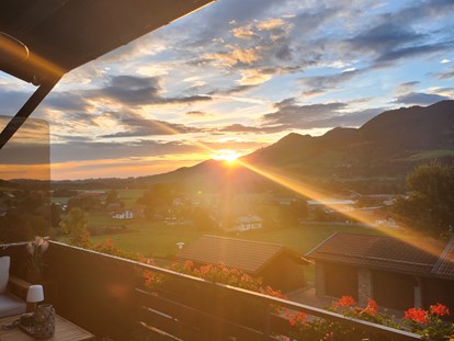 Hotels und Ferienwohnungen im Oberallgäu - Reisegrund: Familienurlaub - Wertach - Sonnenaufgang über der Alpspitz
Blick vom Haus - Ferienwohnungen Weber in Wertach im Allgäu