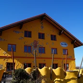 Restaurantführer für das Oberallgäu: Zum Schiff - Restaurant & Gasthof in Bihlerdorf
Aussenansicht Sommer  - Zum Schiff in Blaichach - Bihlerdorf im Allgäu