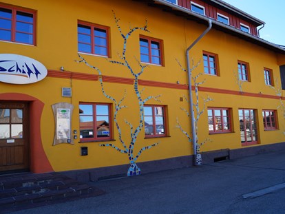 Hotels und Ferienwohnungen im Oberallgäu - Parken & Anreise: kostenlose Parkplätze - Zum Schiff - Restaurant & Gasthof in Bihlerdorf

Haus Strasse - Zum Schiff in Blaichach - Bihlerdorf im Allgäu
