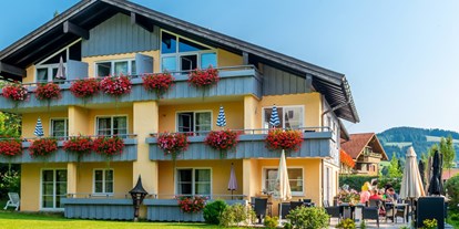 Hotels und Ferienwohnungen im Oberallgäu - Parken & Anreise: Anreise mit ÖPNV möglich - Bayern - Hotel Neudeck in Oberstaufen im Oberallgäu 