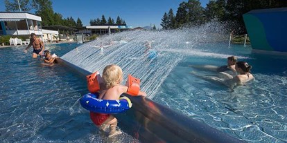Hotels und Ferienwohnungen im Oberallgäu - Saison: Sommer - Freibad Fischen