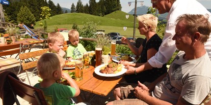Hotels und Ferienwohnungen im Oberallgäu - Kinder & Familie: Kindergerichte - Oberallgäu - Berghof-Stüble im Alpenwildpark in Obermaiselstein - Berghof-Stüble im Alpenwildpark in Obermaiselstein