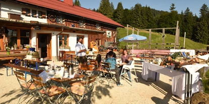Hotels und Ferienwohnungen im Oberallgäu - Parken & Anreise: Busparkplatz - Berghof Schwarzenberg im Alpenwildpark Obermaiselstein - Berghof Schwarzenberg im Alpenwildpark Obermaiselstein