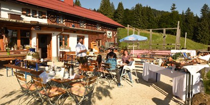 Hotels und Ferienwohnungen im Oberallgäu - Parken & Anreise: kostenloser Parkplatz - Berghof Schwarzenberg im Alpenwildpark Obermaiselstein - Berghof Schwarzenberg im Alpenwildpark Obermaiselstein