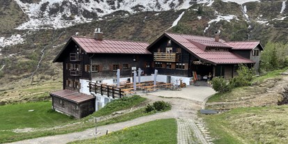 Hotels und Ferienwohnungen im Oberallgäu - Parken & Anreise: keine Anreise mit PKW möglich - Schwarzwasserhütte im Kleinwalsertal - Schwarzwasserhütte im Kleinwalsertal