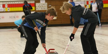 Hotels und Ferienwohnungen im Oberallgäu - Wetter: bei jedem Wetter - Bayern - Curling für Jedermann und Jedefrau