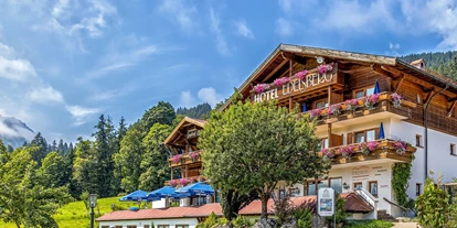 Hotels und Ferienwohnungen im Oberallgäu - Parken & Anreise: Busparkplatz -  Berg- Aktivhotel Edelsberg in Bad Hindelang / Unterjoch - Berg- Aktivhotel Edelsberg in Unterjoch