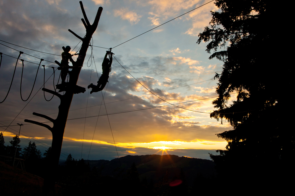 Hotels und Ferienwohnungen im Oberallgäu - Kletterwald | Hochseilgarten über dem Alpsee im Allgäu - Kletterwald Bärenfalle in der Alpsee Bergwelt