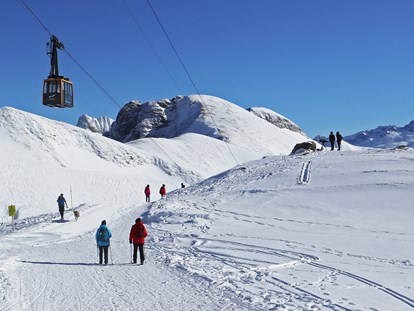 Hotels und Ferienwohnungen im Oberallgäu - Saison: Winter - Oberallgäu - Winterwandern auf dem  Nebelhorn über Oberstdorf - Oberallgäu - Die Nebelhornbahn im Winter 