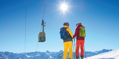 Hotels und Ferienwohnungen im Oberallgäu - Parken & Anreise: Anreise mit ÖPNV möglich - Oberstdorf - Skigebiet Nebelhorn über Oberstdorf im Oberallgäu - Die Nebelhornbahn im Winter 