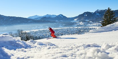 Hotels und Ferienwohnungen im Oberallgäu - Parken & Anreise: kostenpflichtige Parkplätze - Oberstdorf - Skigebiet Nebelhorn über Oberstdorf im Oberallgäu - Die Nebelhornbahn im Winter 
