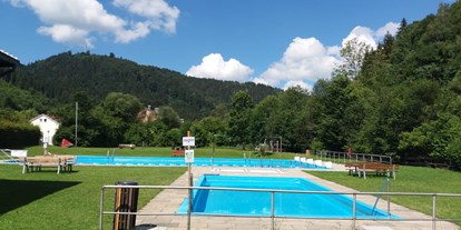 Hotels und Ferienwohnungen im Oberallgäu - Kinder & Familie: Kinderspielplatz - Bayern - Familienbad Weitnau-Seltmans