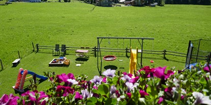 Hotels und Ferienwohnungen im Oberallgäu - Balderschwang - Größer Garten mit Spielplatz und Relaxwiese. - Albingers Landhaus