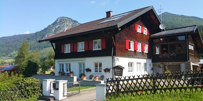 Hotels und Ferienwohnungen im Oberallgäu - Unterkunftsart: Pension, Hotel Garni, Gasthof - Bad Hindelang - Gästehaus - Pension Bauerle