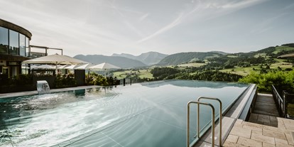 Hotels und Ferienwohnungen im Oberallgäu - Freizeit: Golfplatz (max. 3km entfernt) - Oberallgäu - Infinity-Pool - Bergkristall - Mein Resort im Allgäu