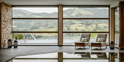 Hotels und Ferienwohnungen im Oberallgäu - Freizeit: Golfplatz (max. 3km entfernt) - Oberallgäu - Innenpool - Bergkristall - Mein Resort im Allgäu