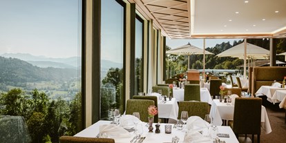 Hotels und Ferienwohnungen im Oberallgäu - Freizeit: Golfplatz (max. 3km entfernt) - Oberallgäu - Panoramarestaurant - Bergkristall - Mein Resort im Allgäu