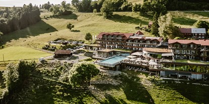 Hotels und Ferienwohnungen im Oberallgäu - Verpflegung: Vegetarisch - Oberstaufen - Außenansicht Resort - Bergkristall - Mein Resort im Allgäu