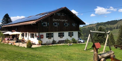Hotels und Ferienwohnungen im Oberallgäu - Parken & Anreise: Anreise mit ÖPNV möglich - Berggasthof Hochbühl - Berghaus Christiane - Steibis im Allgäu