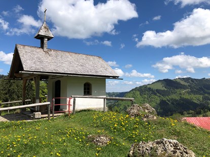 Hotels und Ferienwohnungen im Oberallgäu - Oberstaufen Plus - Oberstaufen - kleine Kapelle bei der Alpe Schilpre - Berghaus Christiane - Steibis im Allgäu