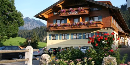 Hotels und Ferienwohnungen im Oberallgäu - Parken & Anreise: E-Ladestation - Bayern - Ferienpension Forelle im Allgäu - Ferienpension Forelle