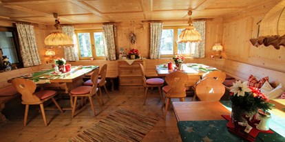 Hotels und Ferienwohnungen im Oberallgäu - Reisegrund: Skiurlaub - Original Walserstube als Frühstücksraum - Gatterhof