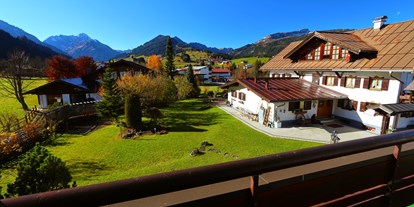Hotels und Ferienwohnungen im Oberallgäu - Freizeit: Wandern - Österreich - Aussichten genießen!!! Fast alle Balkone mit Süd-West Sonne und herrlicher Aussicht.  - Gatterhof