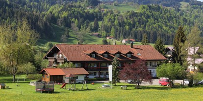Hotels und Ferienwohnungen im Oberallgäu - Parken & Anreise: kostenloser Parkplatz - Hotel Mühlenhof - Oberstaufen m Allgäu - Hotel Mühlenhof in Oberstaufen im Allgäu