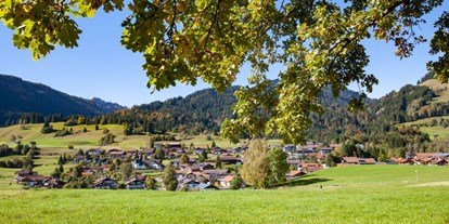 Hotels und Ferienwohnungen im Oberallgäu - Parken & Anreise: kostenloser Parkplatz - Landhaus Schmid - Ferienwohnungen in Obermaiselstein im Allgäu - Ferienwohnungen Landhaus Schmid