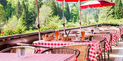 Hotels und Ferienwohnungen im Oberallgäu - Freizeit: Golfplatz (max. 3km entfernt) - Oberallgäu - Terrassen feeling vom Frühstück bis zum Abend mit einer Wahnsinns-Aussicht  - Alpengasthof-Hotel Schwand
