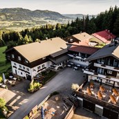 Hotels und Ferienwohnungen im Oberallgäu: Berghotel Sonnenklause - Hotel im Oberallgäu - Berghotel Sonnenklause über dem Illertal im Oberallgäu