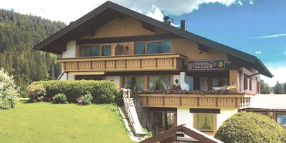 Hotels und Ferienwohnungen im Oberallgäu - Ausstattung Ferienwohnungen / Zimmer: SAT-TV - Kleinwalsertal - Gästehaus Strasser - Appartements