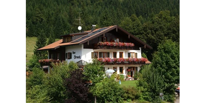 Hotels und Ferienwohnungen im Oberallgäu - Parken & Anreise: Anreise mit ÖPNV möglich - Haus Ornach - Haus Ornach