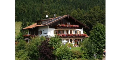 Hotels und Ferienwohnungen im Oberallgäu - Ausstattung Ferienwohnungen / Zimmer: SAT-TV - Bad Hindelang Oberjoch - Haus Ornach - Haus Ornach