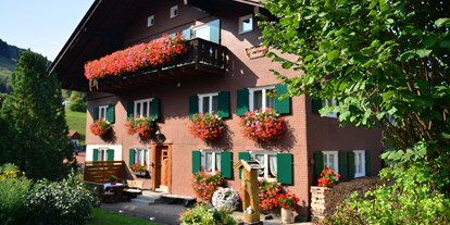 Hotels und Ferienwohnungen im Oberallgäu - Vorteilskarte: Allgäu-Walser-Card - Ofterschwang Ort - Gästehaus Hans & Christa Bader