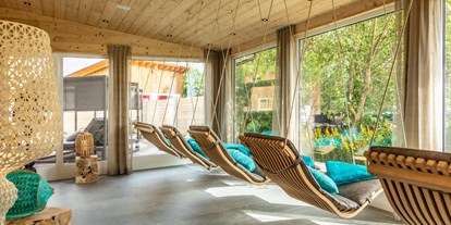 Hotels und Ferienwohnungen im Oberallgäu - Freizeit: Sauna - Bayern - Hanusel Hof Ruheraum mit Hängeliegen - Hanusel Hof
