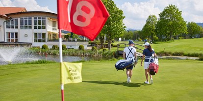 Hotels und Ferienwohnungen im Oberallgäu - Ausstattung: Hallenbad - Allgäu - Hanusel Hof Golfplatz am Hotel - Hanusel Hof