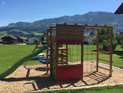 Hotels und Ferienwohnungen im Oberallgäu - Kinder & Familie: Kinderspielplatz - Bayern - Ferienhof Brutscher in Fischen im Allgäu - Ferienhof Brutscher in Fischen im Allgäu