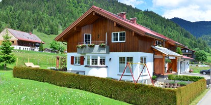 Hotels und Ferienwohnungen im Oberallgäu - Parken & Anreise: kostenloser Parkplatz - Ferienwohnungen Balderschwang - Haus im Wäldle - Haus im Wäldle - Ferienwohnungen
