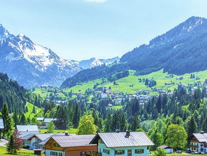 Hotels und Ferienwohnungen im Oberallgäu - Parken & Anreise: Anreise mit ÖPNV möglich - Almhof Rupp in Riezlern im Kleinwalsertal - Almhof Rupp in Riezlern im Kleinwalsertal