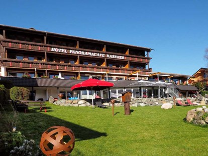 Hotels und Ferienwohnungen im Oberallgäu - Freizeit: Golfplatz (max. 3km entfernt) - Bayern - Hotel - Pension Kaserer in Fischen im Allgäu - Panorama - Hotel Kaserer in Fischen im Allgäu
