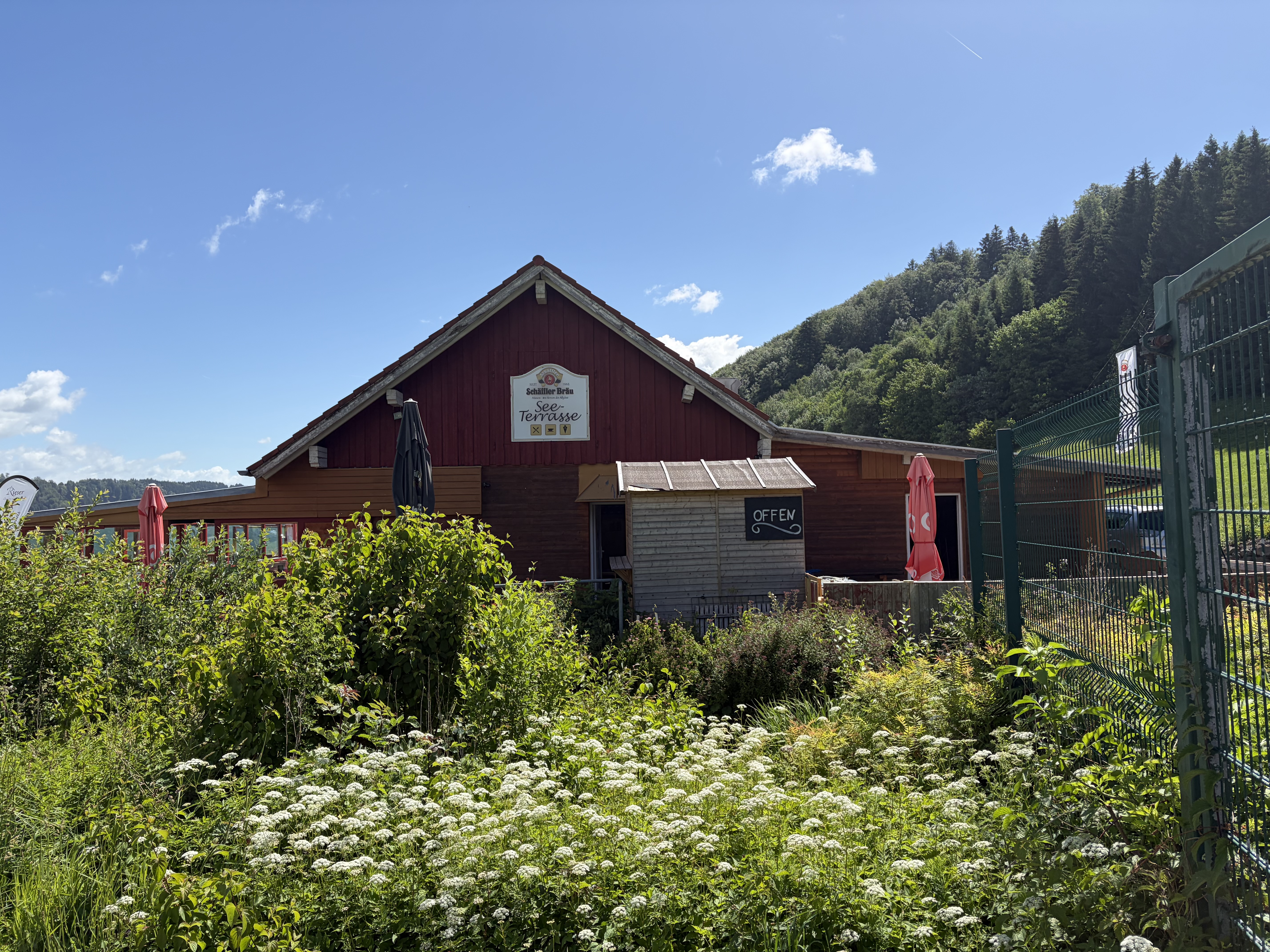 Hotels und Ferienwohnungen im Oberallgäu - Bayern - Seeterrasse am Alpsee mit Badewiesen - Seeterrasse am Alpsee mit Badewiesen 