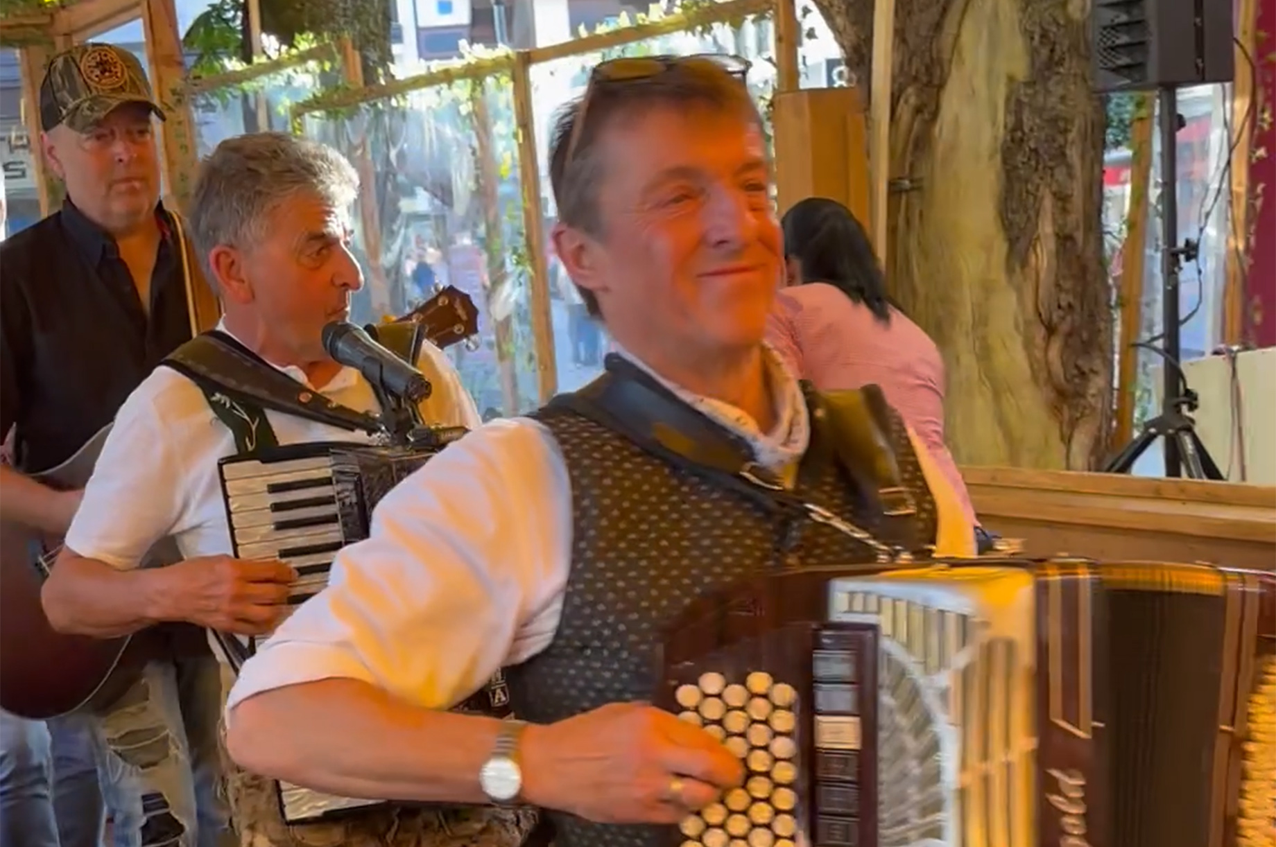 Veranstaltungen im Oberallgäu: Das Sommerfest mit "Kultstatus" in der Traube Oberstdorf - Das Sommerfest mit "Kultstatus" in der Traube Oberstdorf 